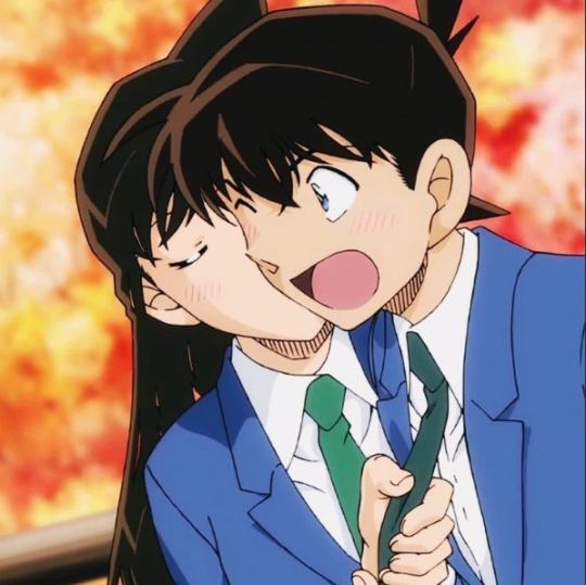 嗯主播突然发现可以用毛线自己做一个同款药药，周末有时间录教程，简单易学有人愿意蹲吗，要3个！