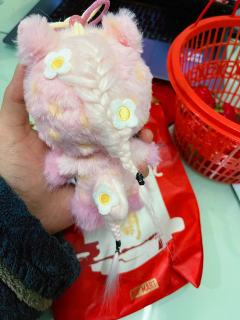 给哭娃幸福马编好辫子后总算不会炸毛了