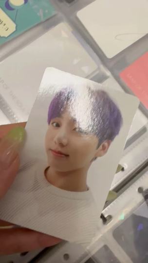 那个人说三张40 这价格好假…… 但是她说她要赶紧出掉。之前老卡都不记得价格了 呃🤔