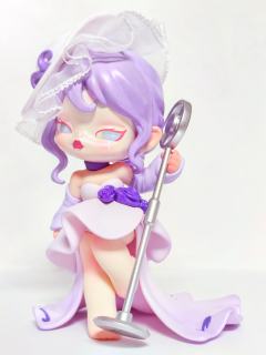 这个造型很适合安妮塔，安妮塔也很适合这类型的设计，因为她的眼