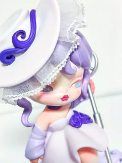 这个造型很适合安妮塔，安妮塔也很适合这类型的设计，因为她的眼