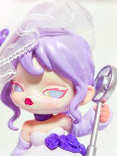 这个造型很适合安妮塔，安妮塔也很适合这类型的设计，因为她的眼