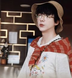 嘿嘿地球超新鲜造型太可爱啦～
打版出来啦帽子眼睛和上衣皆可拆