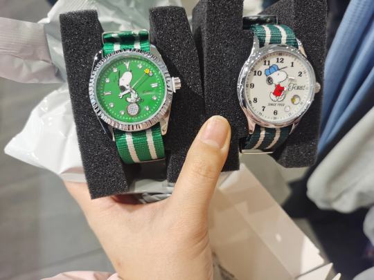 第一次抽手表盲盒都挺喜欢的，回来改造了一下表带更喜欢了