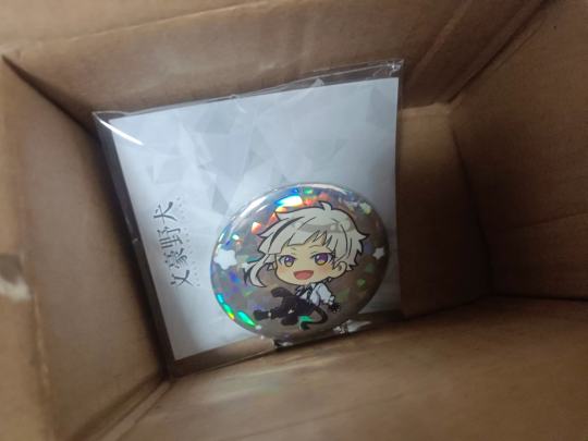 官方授权店买的，我问客服为什么连个泡沫纸都不给客服给我送了朵玫瑰 😍😍😍