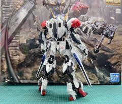 结构也算是有优化，确实有改进的地方
但又新增了其他缺点，左肩