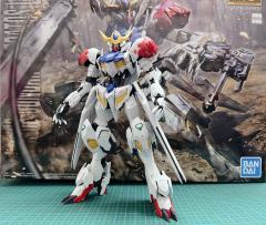 结构也算是有优化，确实有改进的地方
但又新增了其他缺点，左肩