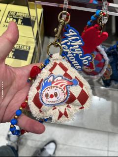 抛球小丑是泡泡玛特系列里最最最好看的了。我超爱！！！非常适配