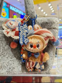 抛球小丑是泡泡玛特系列里最最最好看的了。我超爱！！！非常适配