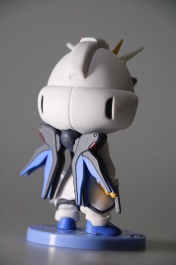 背面这强自怎么怪怪的正面被萌呆了~原来是基拉穿了cos皮套