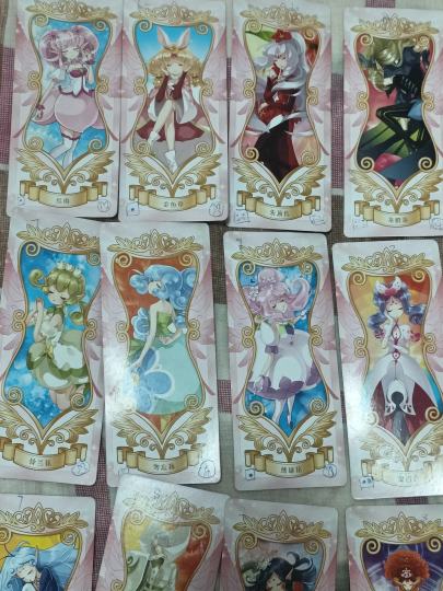 真的很好看，可惜上面被我做标记了，以前都是那种小卡牌，上面都会有一个点，然后剪刀，石头，布什么的。应该不值钱吧？