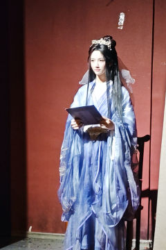 我的第一次恋陪献给了《请君入瓮》。
（我是步婉凝，图片是司瑶