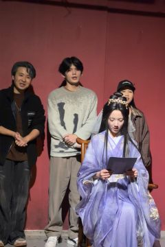 我的第一次恋陪献给了《请君入瓮》。
（我是步婉凝，图片是司瑶