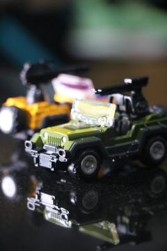 要说今年玩的最佳的玩具，我给布鲁可积木车系列投上一票
第一弹