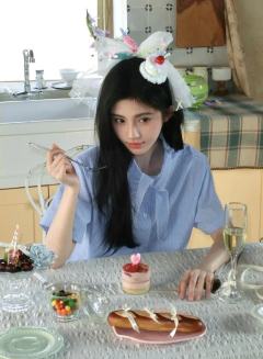 鞠婧祎蓝色系美图来喽