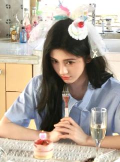 鞠婧祎蓝色系美图来喽