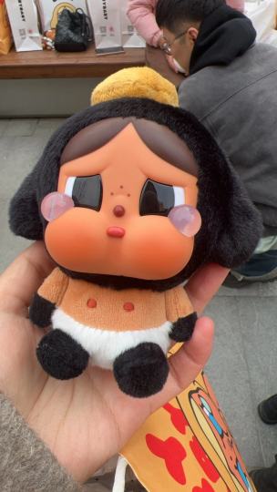 门口等朋友偶遇Molly～亲签到手