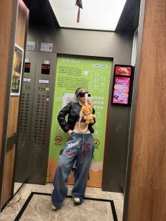 有的人手机挂件比手机还大🙃