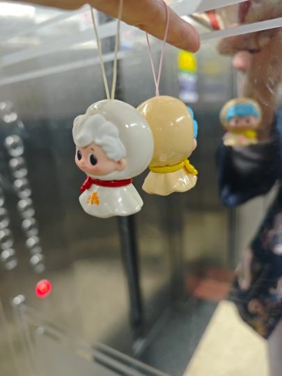 一直都想要这两个，又可以当挂件又可以当冰箱贴，而且还很好看。这次一发入魂，两个都是心愿款。