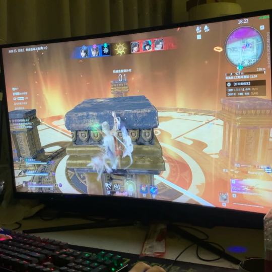 小莹：“你就不能给我拍点高光吗？净拍这些”