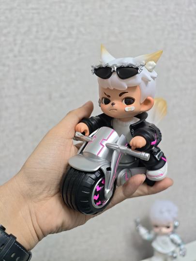 没见过这么帅的娃。