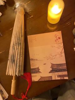 神明将命运写成篇章
上半篇是岁月歌,
下半篇为离别诗...