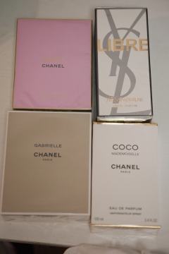 发现好多小妹妹，感觉年龄好小
我OS：完了我的香水挂错地方了