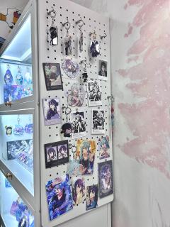 摆完发现柜子买小了，还有一大箱没摆完