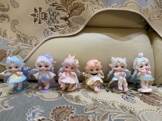 六个仙女，三个蓝色