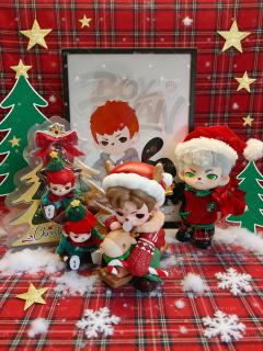 
👉 这套圣诞Rayan也太会了吧！戴着圣诞帽的哥哥🎩，