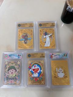 喜欢金色的卡牌系列，收集了一些 ip，猫和老鼠，哆啦A梦，蜜