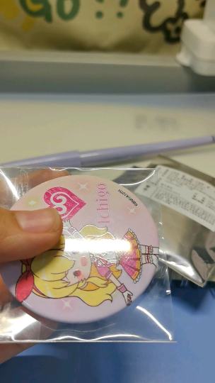 友友们可以帮我看看这个是正版的吗，我在🐟上收的🥹🥹，后面两个是自己线下抽的