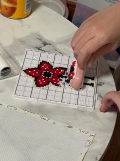 拼好豆说熨之前把烘焙布上的毛粘完要把豆子上的毛粘粘…🌚