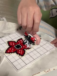 拼好豆说熨之前把烘焙布上的毛粘完要把豆子上的毛粘粘…🌚