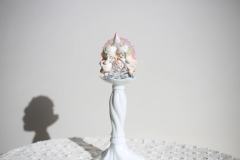 以光轻启鎏金之门—
盛况之境，万物共栖染缤纷。
—琉光曲