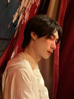 “桃花源里梦一场,妖魔鬼怪勇斗智。
执念情深欲横流,却道人心