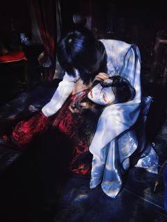 “桃花源里梦一场,妖魔鬼怪勇斗智。
执念情深欲横流,却道人心