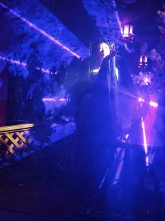 “桃花源里梦一场,妖魔鬼怪勇斗智。
执念情深欲横流,却道人心