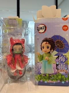 中午托同事去快闪店随便拿了三盒这次的鬼灭手办，直接开了弥豆子