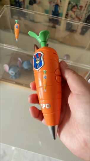 名创优品迪士尼疯狂动物城朱迪录音圆珠笔也太好玩了，录入想说的话送给朋友是一件非常幸福的事情吧！