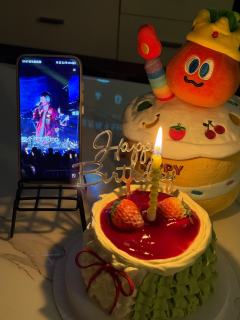 补一个给卜和卜爸过生日

Happy.BIRTH.Day.
