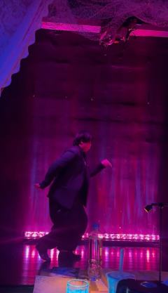 尼莫点，离这里最近有人类触摸的地方是400公里高空的空间站
