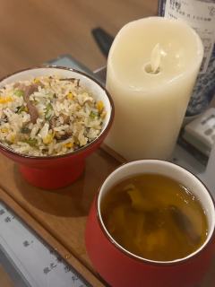 “当你再度登上城墙，照耀在你身上的清辉，就是我在想你”

剧