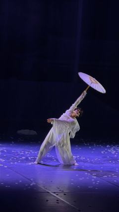 叹春风古风大秀十个篇章,融合了很多典故
《黄粱一梦》《融》《