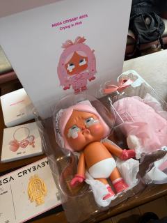 哭娃泪晶晶400%拆箱啦！可惜有瑕疵😭醉了！
本来实物还是