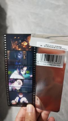 是我最近去电影院参加观影团得到的新周边，也是挺值的，虽然没推