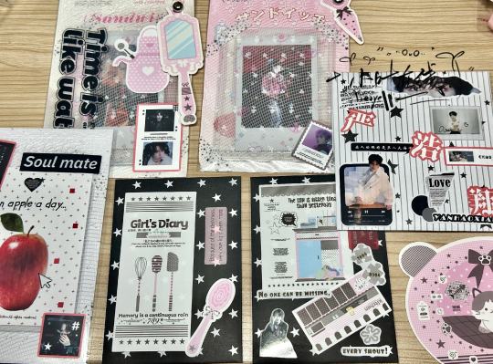 最近打包了好多都没来得及拍照今天打包五张小卡终于拍上了！下次又会是什么文创打包呢？欢迎宝子来收卡～