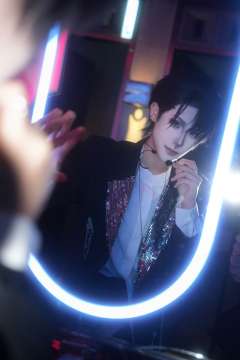 诡秘你的黑发泪痣男更新了…