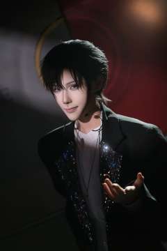 诡秘你的黑发泪痣男更新了…