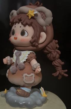 芙芙好呆萌样子，看流星划过天空时